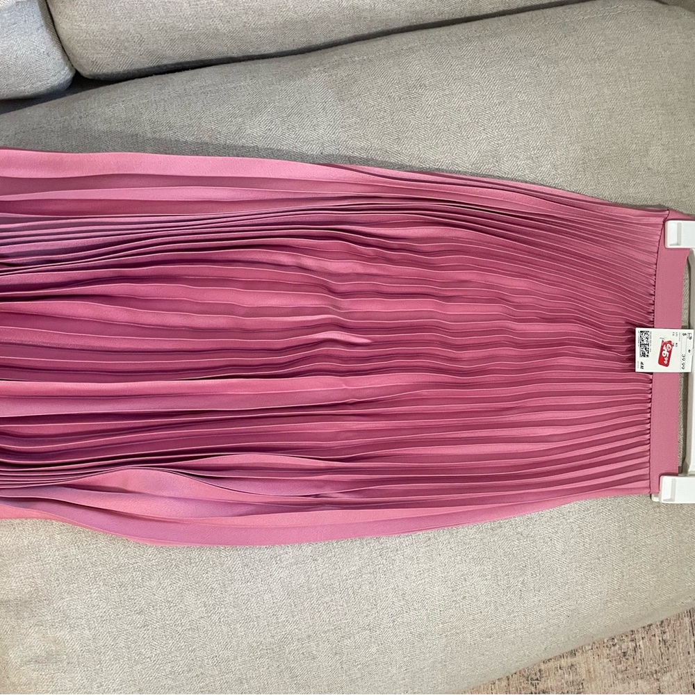 H&M Brand New Pink Accordion Skirt, Size XS